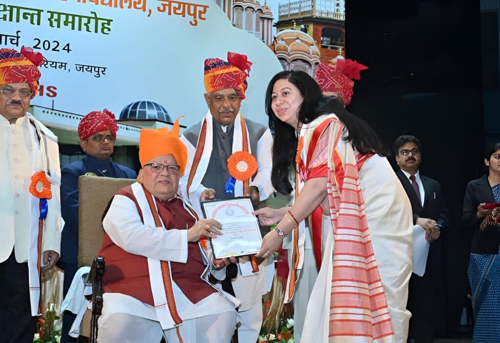 Dr Garima Pandey, receiving a medical award from the Chief Guest on stage