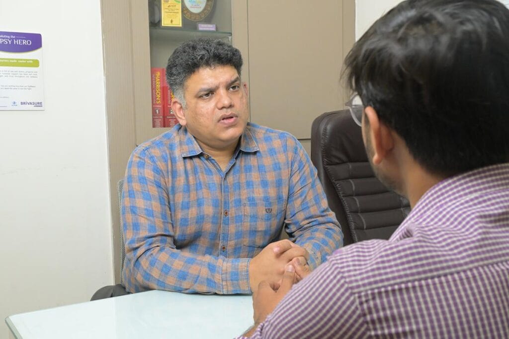 Dr. Nishant Kumar Shukla consulting with a neuro patient at Snayu Neurocare